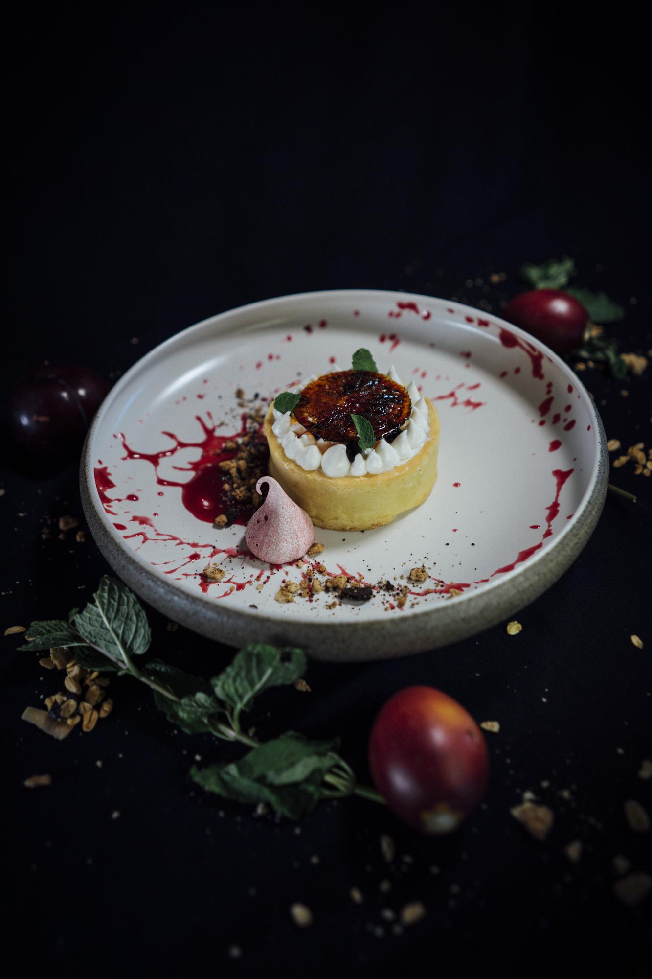 Eleganckie danie degustacyjne na talerzu